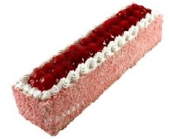 Taze Aromalı 4-6 Kişilik Çilekli Baton Pasta